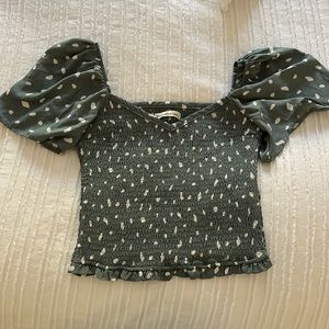 Abercrombie & Fitch flutter sleeve top